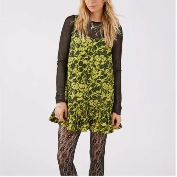 NEW Urban Outfitters Camille Floral Mini Pleated Hem Slip Dress S - Picture 1 of 7